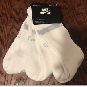 NWT Nike SB Skateboarding Socks men 8-12